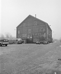 880414 Gezicht op een oude loods op het terrein van de voormalige gemeentelijke gasfabriek bij de Kleine Singel te Utrecht.